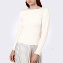 Maglia a costine con collo ampio sui lati